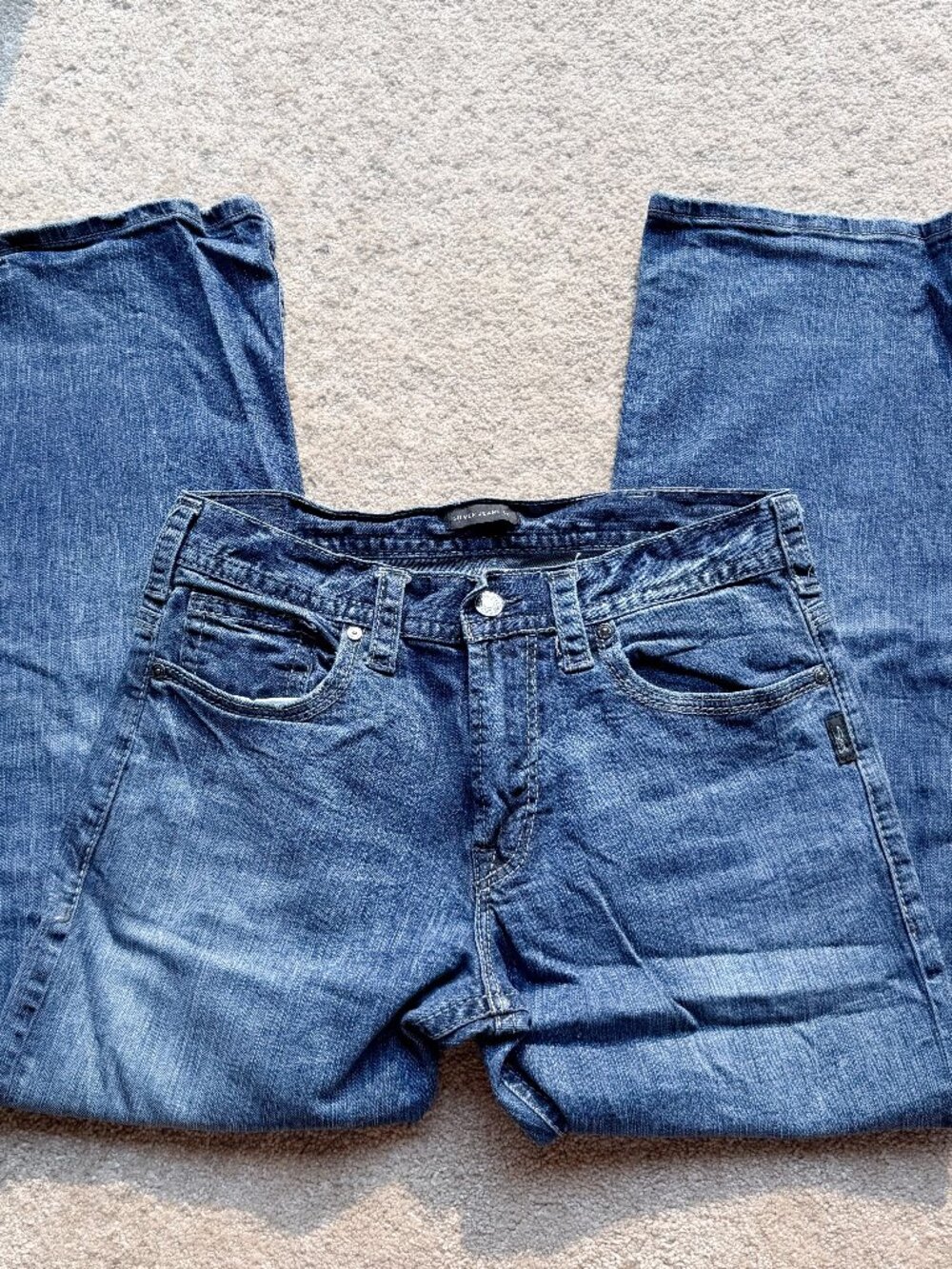 Silver Jean Co. Gordie Loose Relaxed Fit Medium Wash Jean - Size 32W x 30L